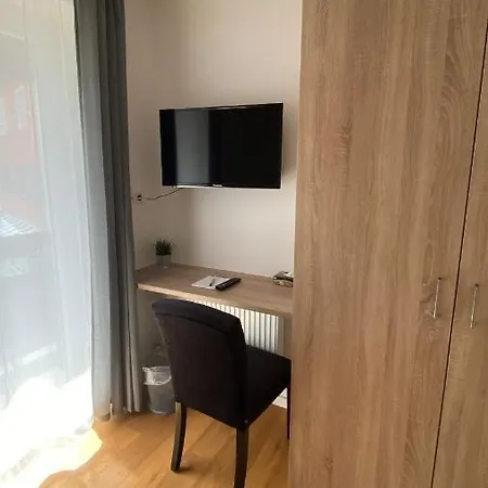 Rathaus Πανσιόν *